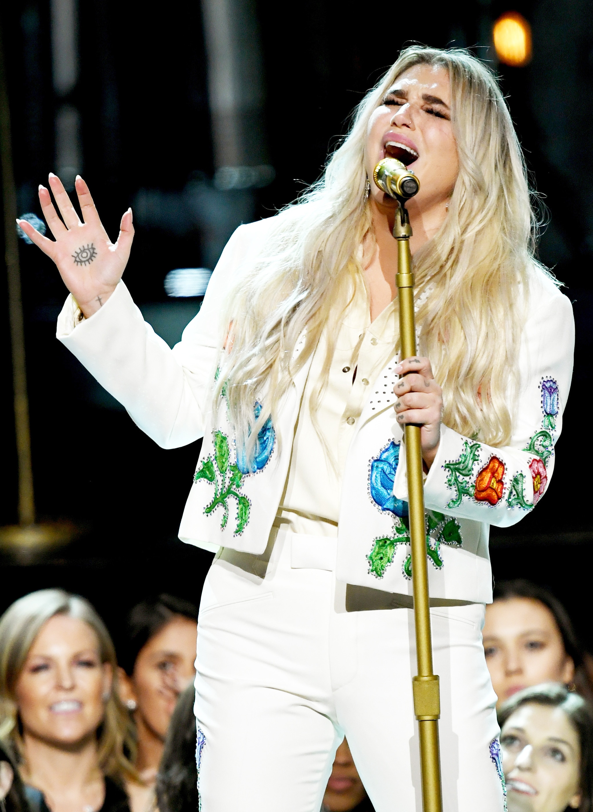 Kesha Postpones Spring Tour Dates for Knee Surgery - E! Online - CA